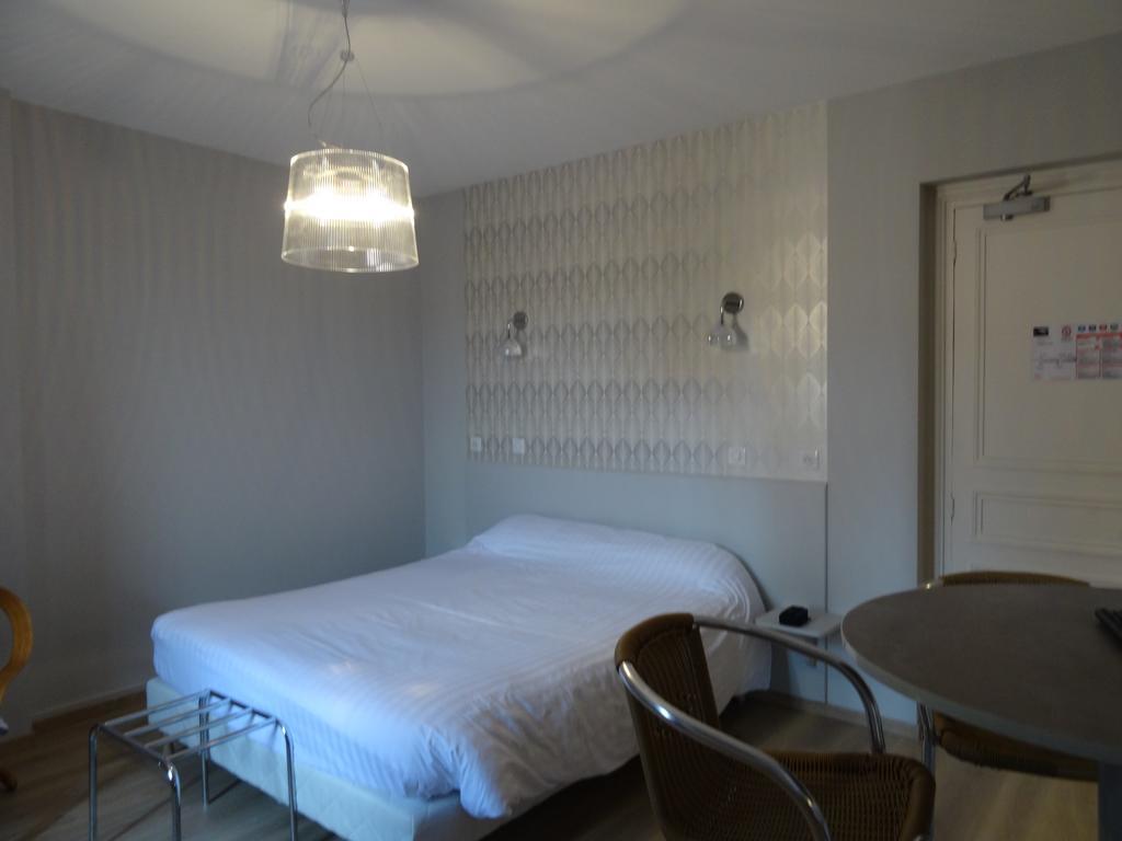 Hotel Restaurant De La Poste Saint-Just-en-Chevalet المظهر الخارجي الصورة